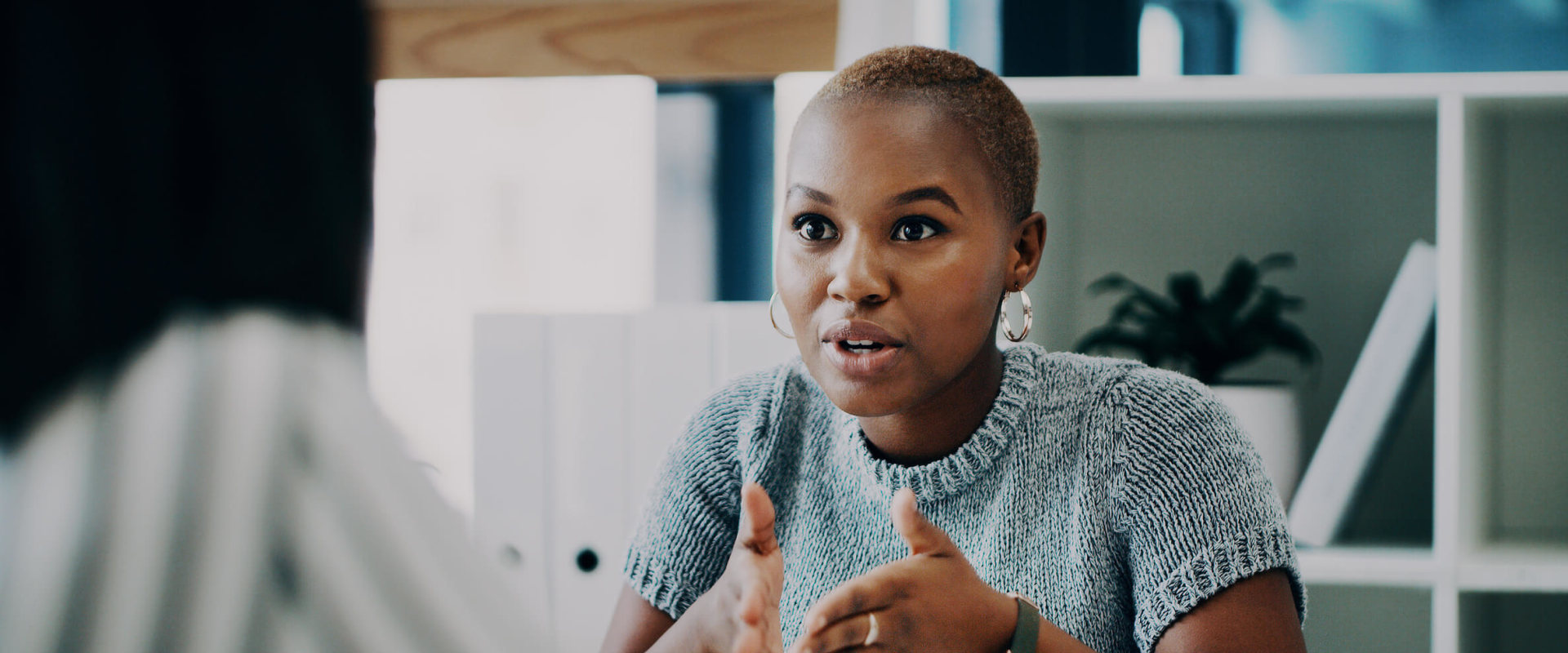The Power of Nonverbal Communication in Small Business Management